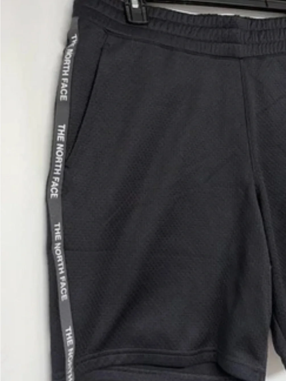 NWOT The North Face Men's Black Shorts Large Logo Athletic Elastic Waist Shorts